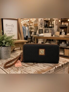 Stone Mountain Cornwall SLG Wristlet Crossbody Wallet NWT